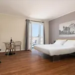 Al Centro Di Con Terrazza Privata 4*