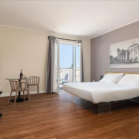 Al Centro Di Con Terrazza Privata 4*