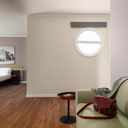 Al Centro Di Con Terrazza Privata 4*