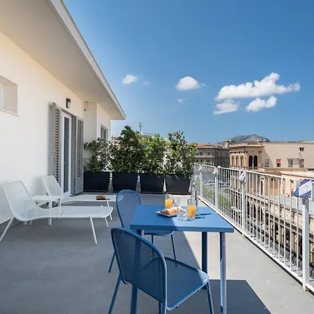 招待所 Al Centro Di Con Terrazza Privata 4*